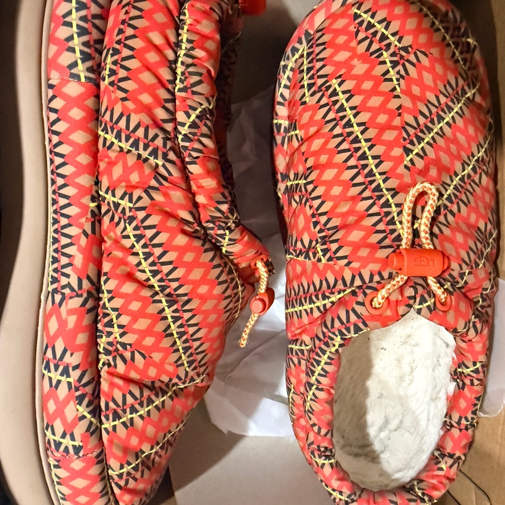 Uggs Slippers/Clogs with Matching Tote